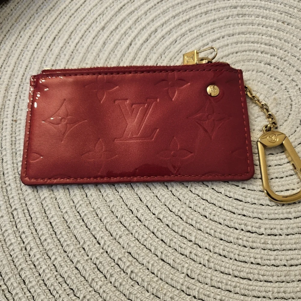 Louis Vuitton Vernis Key Pouch – Red | Gold HW - Picture 7 of 8